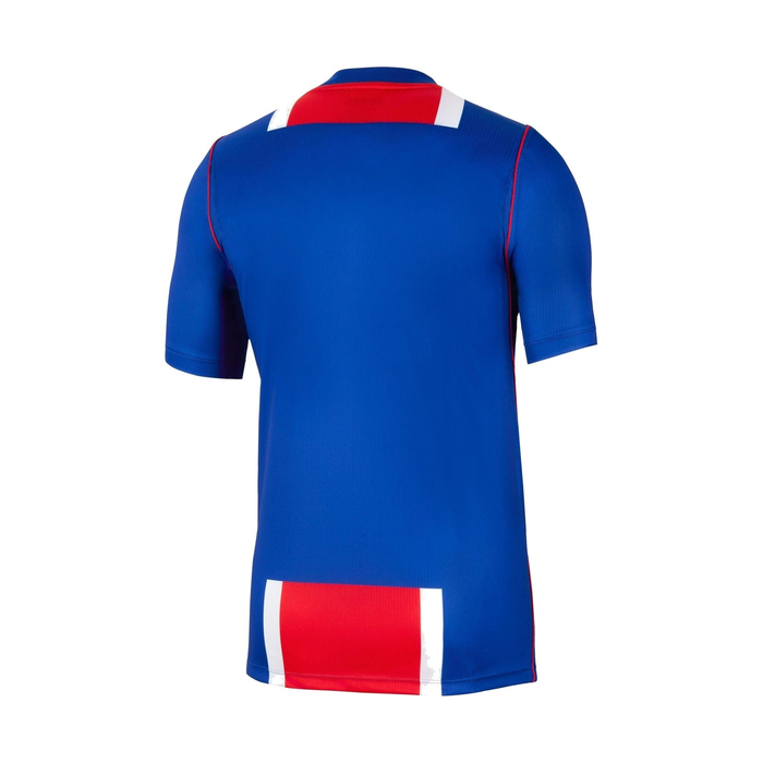 Nome e número, estampados na camisa
